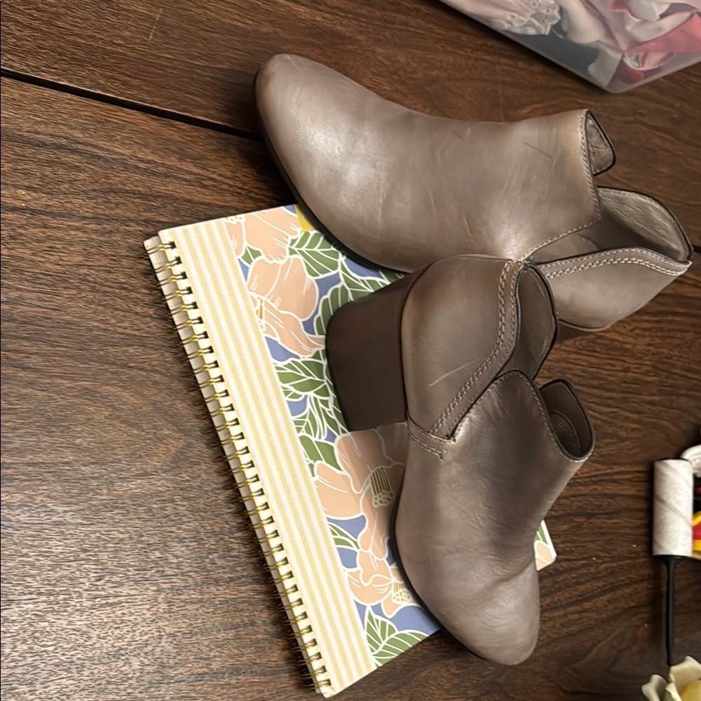 Naked feet Women's Taupe Ankle Boots